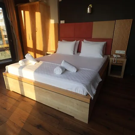 Tasliman B&B 얄로바